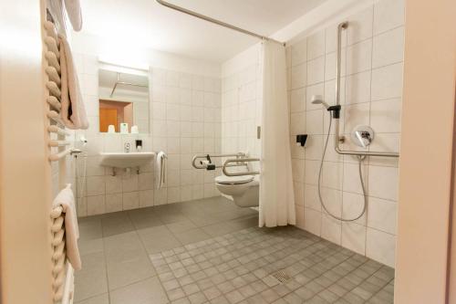 Bathroom, Gastehaus St. Georg - Weltenburger Klosterbetriebe GmbH in Kelheim