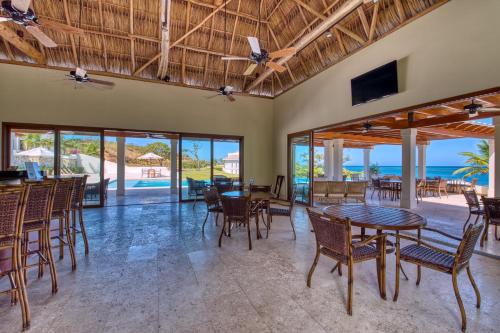 مطعم, Las Verandas Hotel & Villas in Pristine Bay