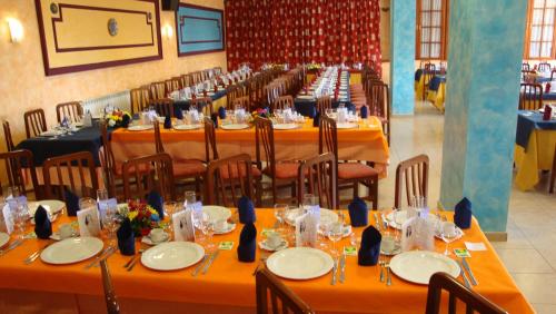Restorāns, Hostal La Maravillosa in Valderas (Castile and León)