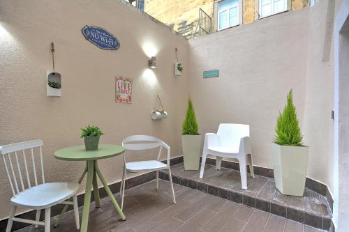 Apartment with a Terrace, Air Conditioner and Fast Internet