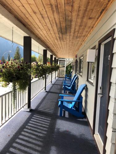 Tesis özellikleri, Peaks Lodge in Revelstoke