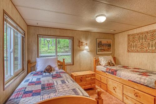 Mountains Are Calling Cabin & Guest Cottage - image 2