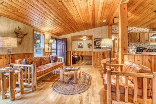 Mountains Are Calling Cabin & Guest Cottage - image 7