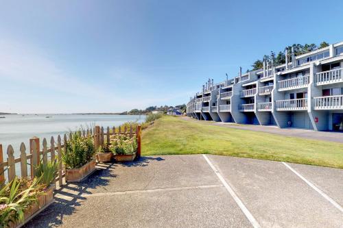 Riverview Retreat - main image