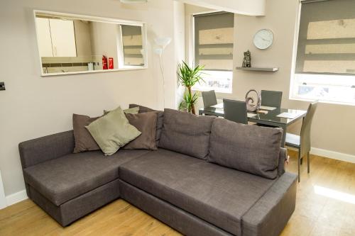 Serviced Apartment In Liverpool City Centre - St Luke's Building By Happy Days - Apt 7, , Merseyside