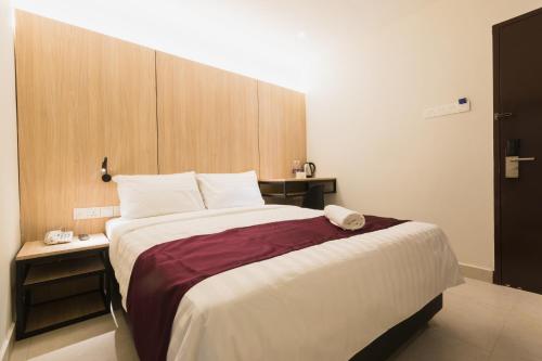 Queen Room image 3