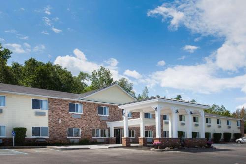 AmericInn by Wyndham Petoskey