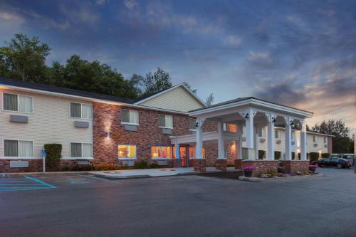 AmericInn by Wyndham Petoskey