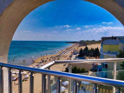 Aphrodite Beach Hotel - image 10