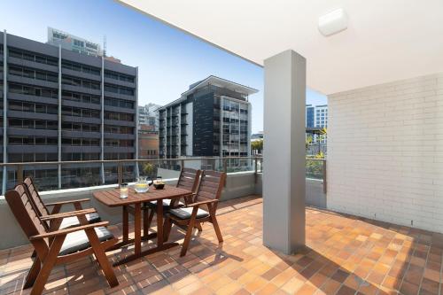 One-Bedroom Apartment image 7
