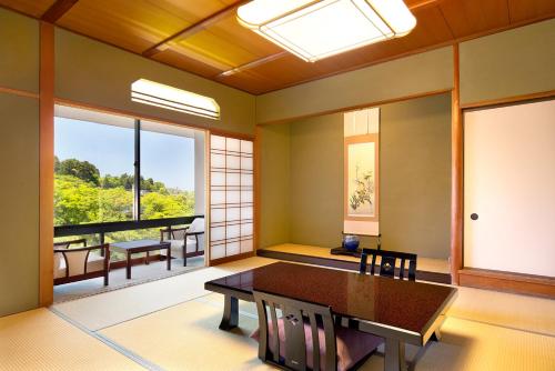 Japanese-Style Superior 10-tatami mat with Japanese Kaiseki Dinner Course - River View 