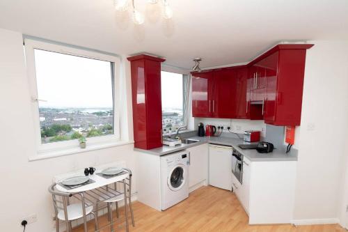 Beautiful 1bd Apt. Close To Everything W/ Views!, Belfast, County Antrim