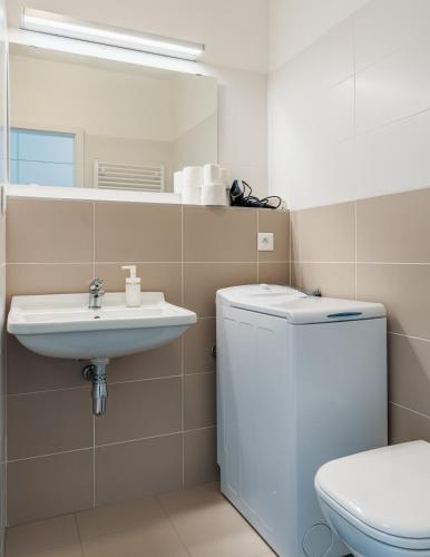 Economy One-Bedroom Apartment image 2