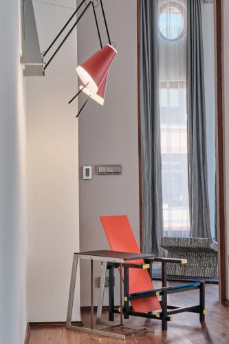 220468609 Hotel Monopol