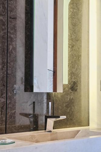 220468622 Hotel Monopol