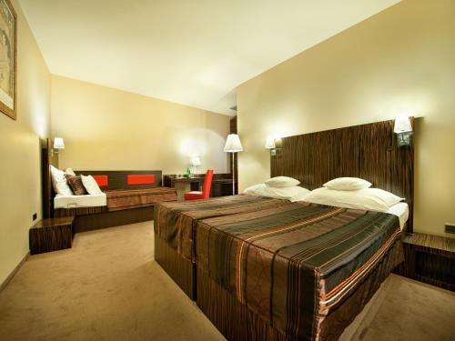 Ea Hotel Crystal Palace - image 4