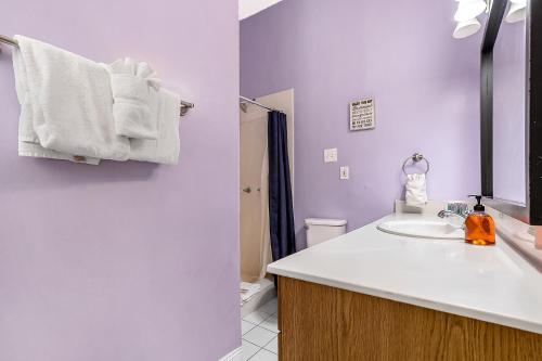 Spacious Studios Near All NOLA Hot Spots - image 2