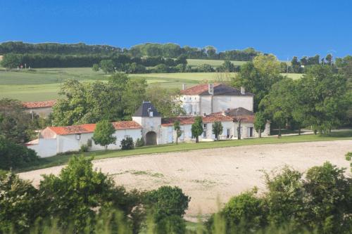 B&B Torxé - The Chateau at Petit Champagne - Bed and Breakfast Torxé