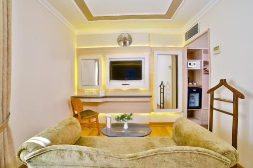Hotel Bulvar Palas Stop at Hotel Bulvar Palas to discover the wonders of Istanbul. The property offers a high standard of service and amenities to suit the individual needs of all travelers. Facilities like 24-hour fron