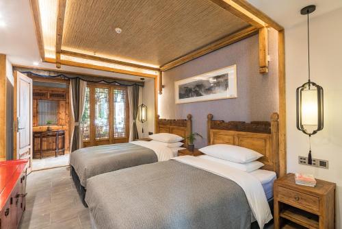 2 twin beds