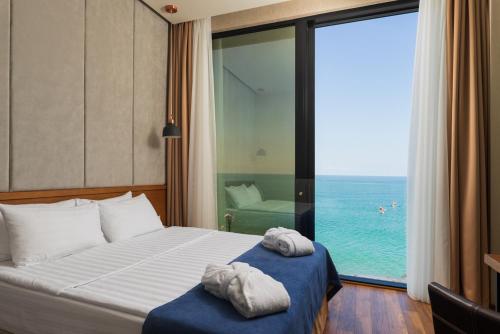 Double or Twin Room with Sea View