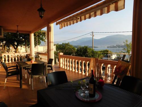 Two-Bedroom Apartment with Balcony and Sea View image 6