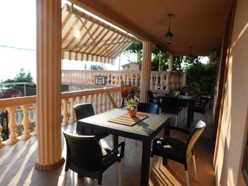 Two-Bedroom Apartment with Balcony and Sea View image 4
