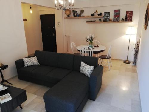  5min walk to Metro Station in Athen
