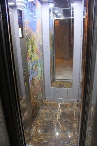 MELINI Boutique Hotel in בתומי