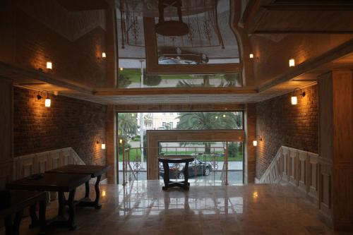MELINI Boutique Hotel in בתומי