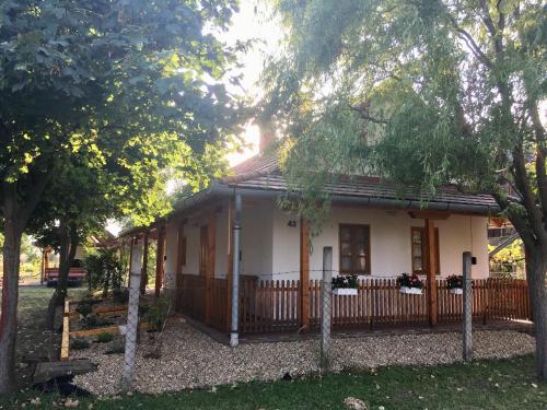  Oázis Apartman in Sarud