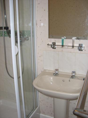 Double or Twin Room - Ground Floor image 6