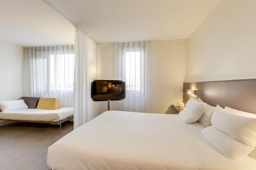 Novotel Suites Paris CDG Airport Villepinte - image 11
