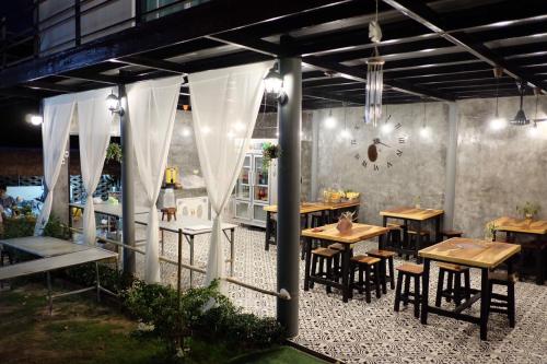 ラチャブリー Baan Mai Hom Resort Suan Phueng 3つ星 ホテル プール