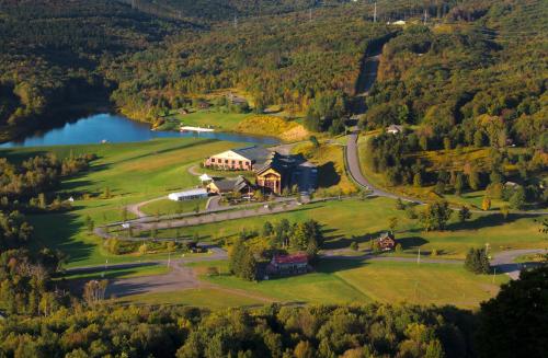 Hope Lake Lodge&Indoor Waterpark - Accommodation - Cortland