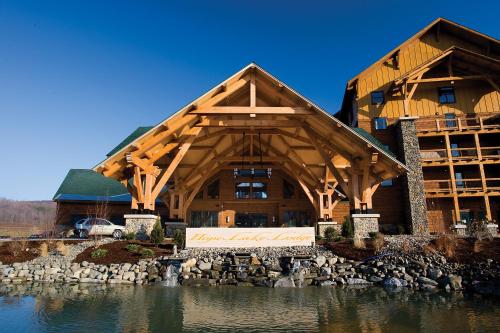 Hope Lake Lodge & Indoor Waterpark