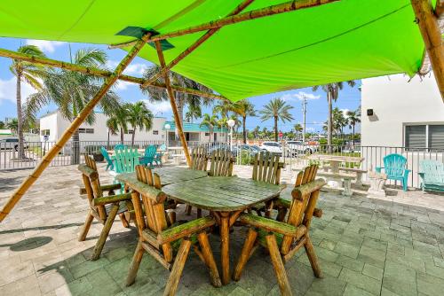 Hollywood Beachside Boutique Suite