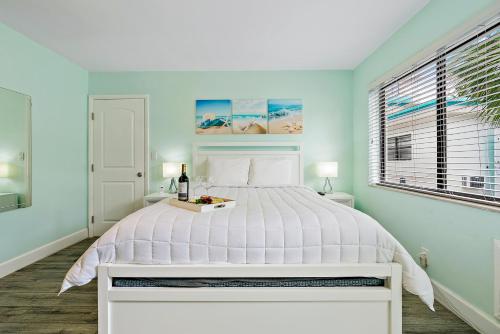 Hollywood Beachside Boutique Suite - image 4