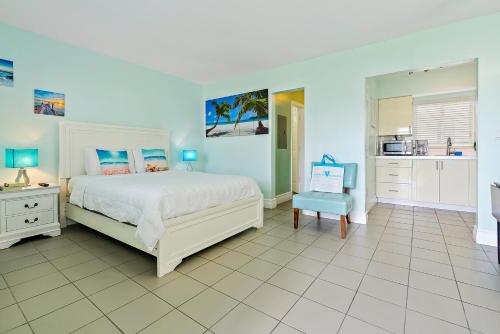 Hollywood Beachside Boutique Suite