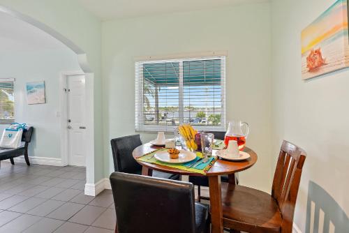 Hollywood Beachside Boutique Suite - image 10