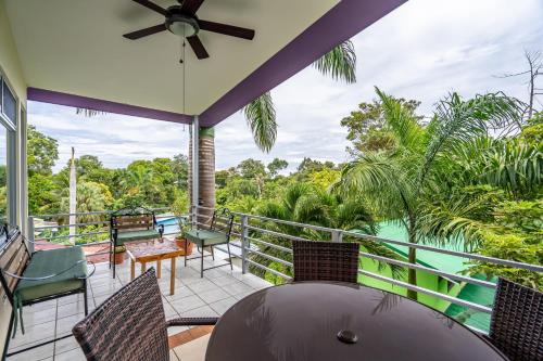 Balcony/terrace, Peace of Paradise Breakfast Included Free Manuel Antonio Park Tour in Quepos