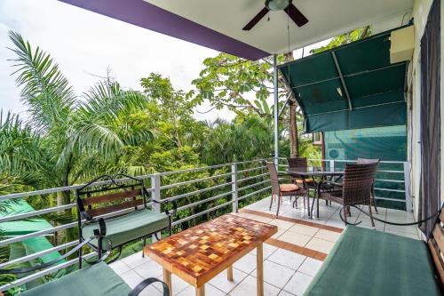 Balcony/terrace, Peace of Paradise Breakfast Included Free Manuel Antonio Park Tour in Quepos