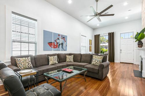 Cozy and Charming House with Luxury Amenities — other in 4020 Tchoupitoulas Street, New Orleans, LA 70115, United States