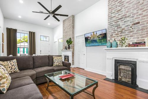 Cozy and Charming House with Luxury Amenities