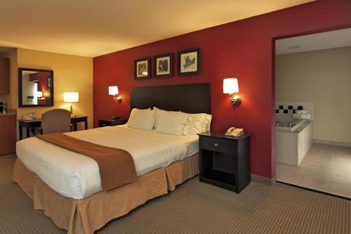 Holiday Inn Express Hotel & Suites Defiance, an IHG Hotel