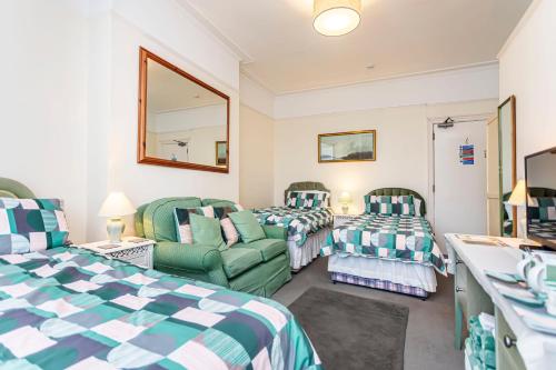 Quad room, shared bathroom