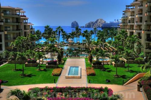 VLE-2403-OCEAN FRONT RESORT- WALKING DISTANCE TO TOWN! SWIMMABLE BEACH!