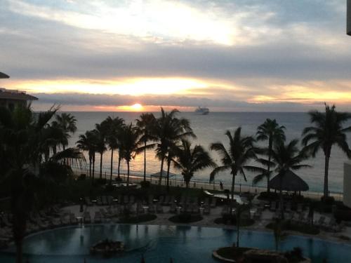 VLE-3404-OCEAN FRONT RESORT- WALKING DISTANCE TO TOWN! SWIMMABLE BEACH!
