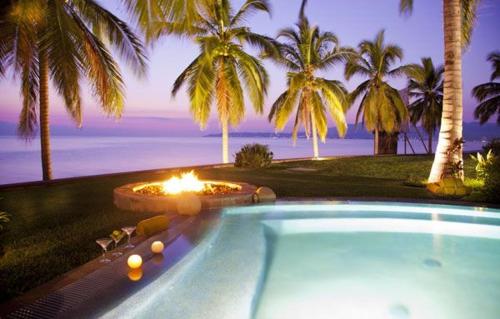 VLE-3604-OCEAN FRONT RESORT- WALKING DISTANCE TO TOWN! SWIMMABLE BEACH!