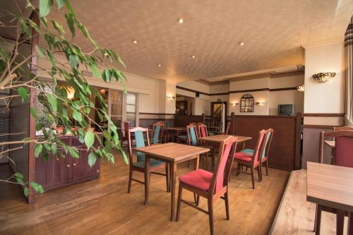 Pinegrove Hotel - image 13
